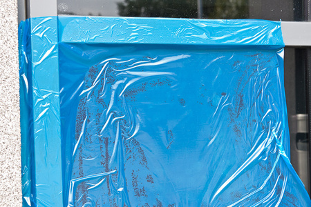 Folia ochronna samoprzylepna niebieska 25cm x 75mb UV