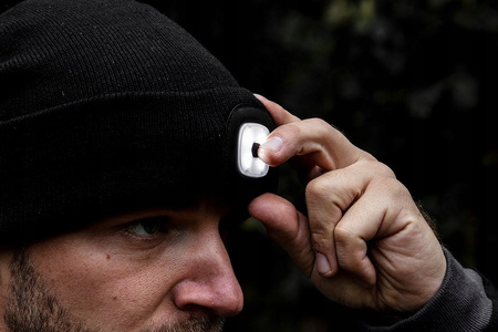 NEO CZAPKA ZIMOWA Z LATARKĄ LED USB 81-621