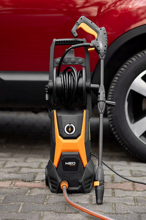 NEO MYJKA CIŚNIENIOWA Z AKCESORIAMI 1600W 135 BAR 04-630