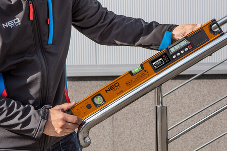 NEO POZIOMNICA POZIOMICA LASEROWA Z WYŚWIETLACZEM LCD 60 CM 71-200